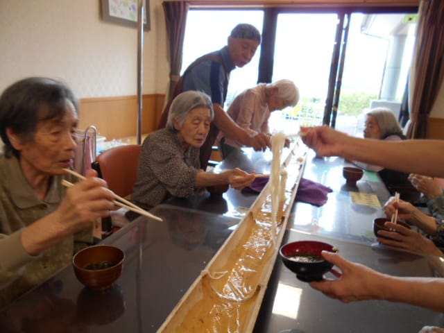 流しそうめん